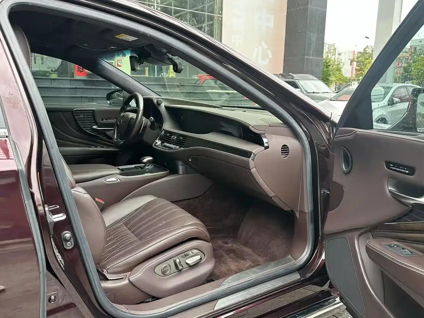Lexus LS 2018 500h Luxury Edition (China V emission standard) — миниатюра 4
