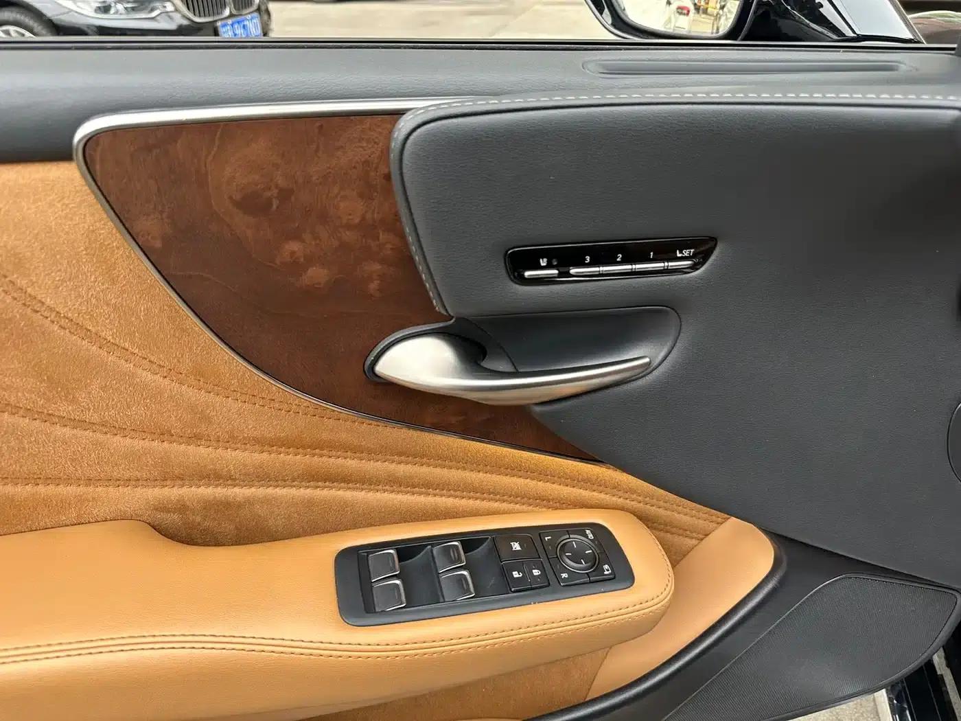 Lexus LS 2021 500h Premium Edition — миниатюра 14