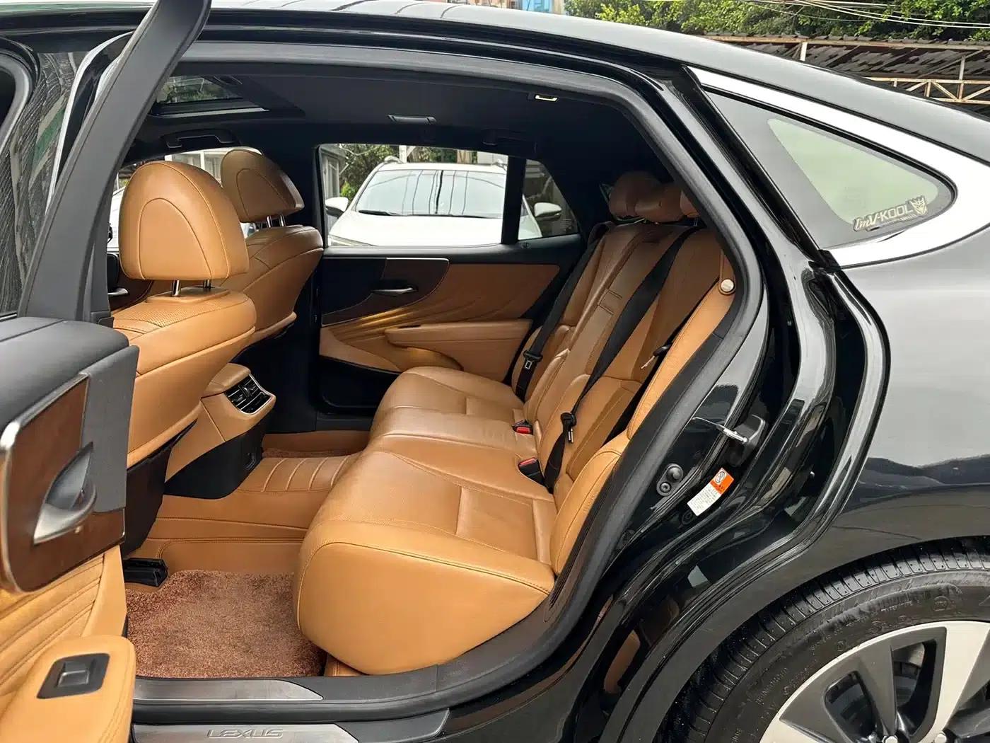 Lexus LS 2021 500h Premium Edition — миниатюра 8