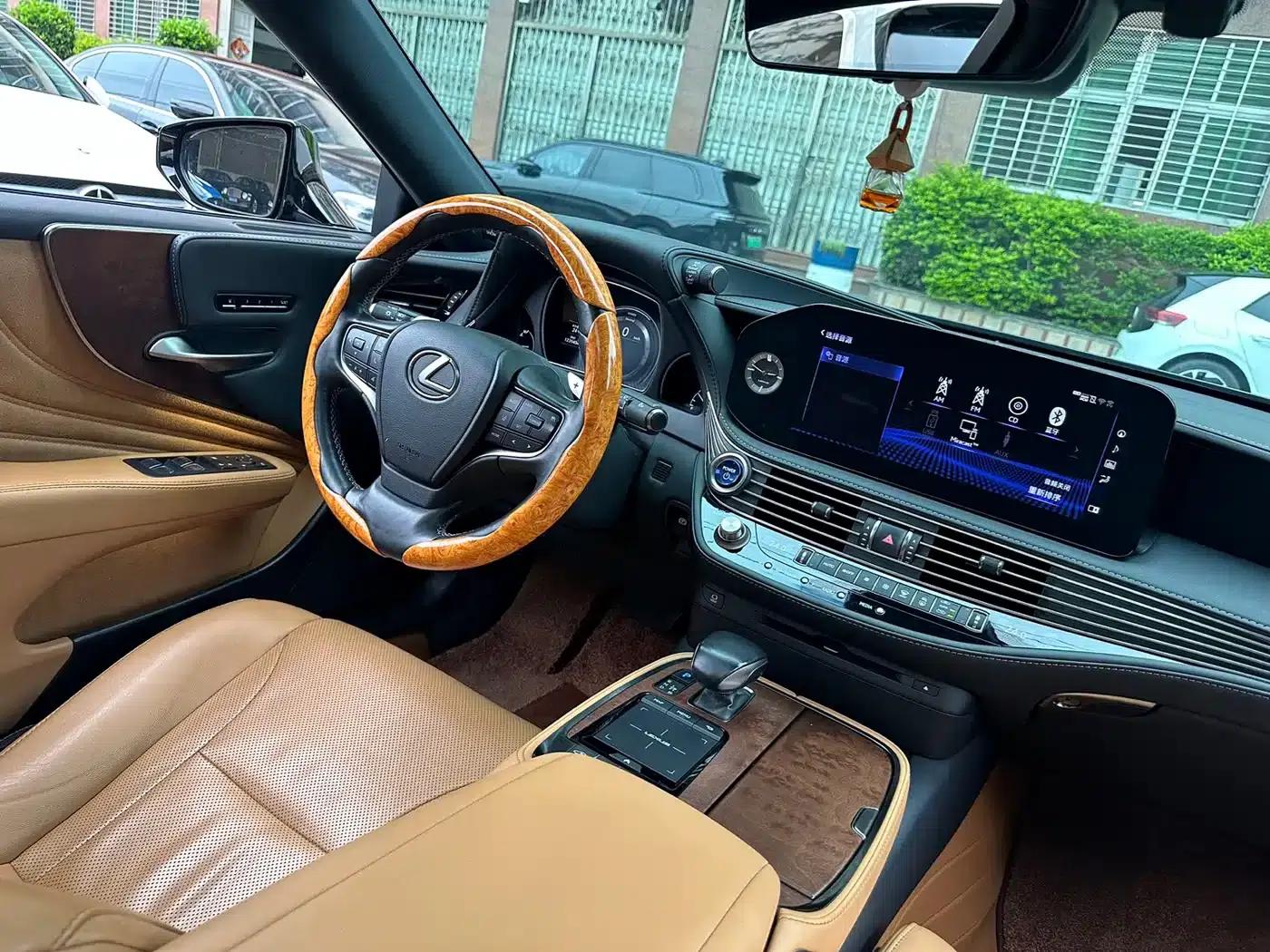 Lexus LS 2021 500h Premium Edition — миниатюра 9