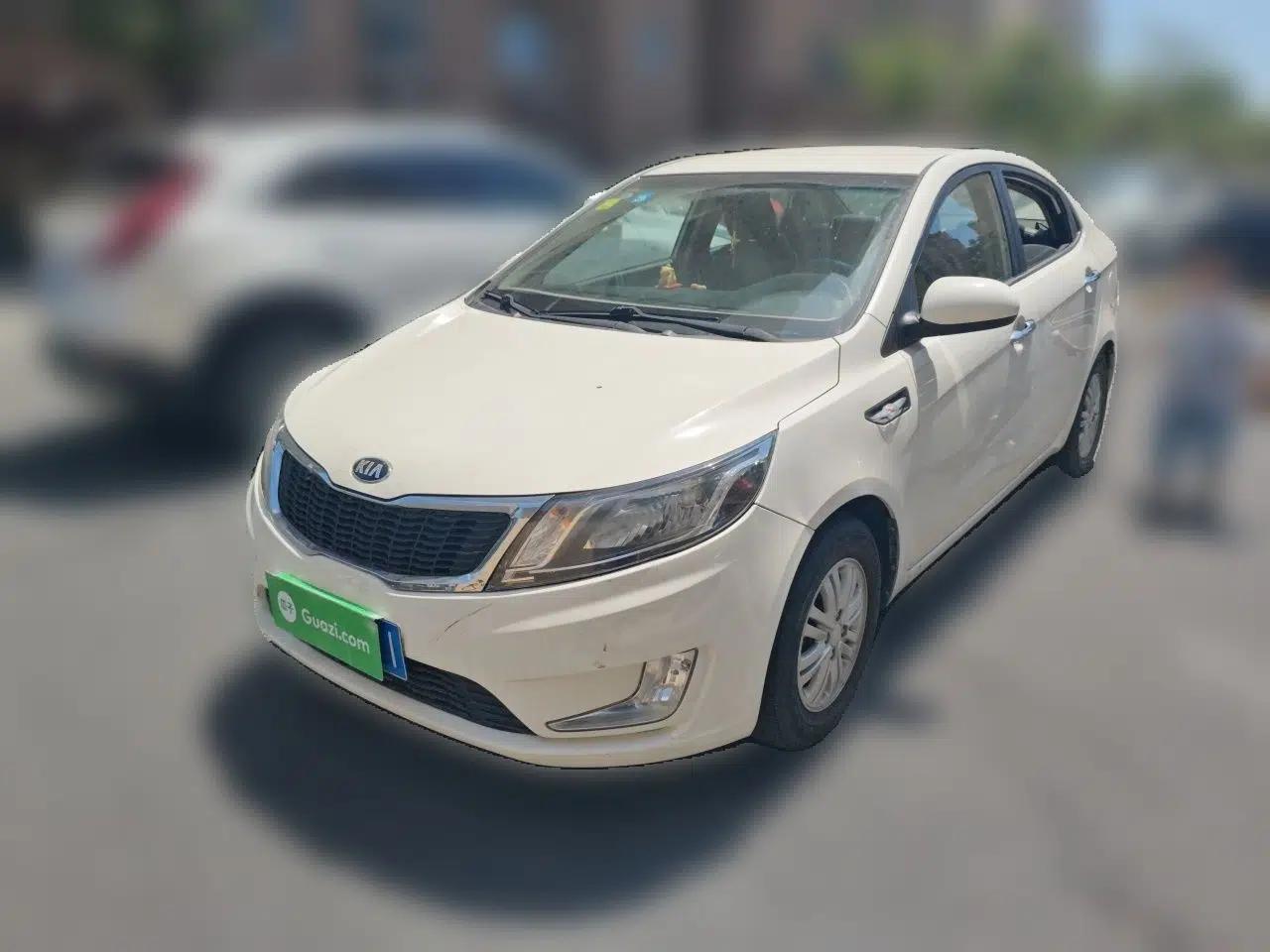 Kia K2 2012 Sedan 1.4L MT GLS Commemorative Edition — миниатюра 1
