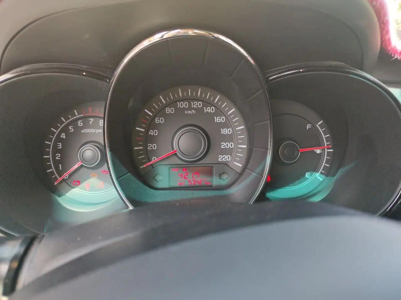 Kia K2 2012 Sedan 1.4L MT GLS Commemorative Edition — миниатюра 12