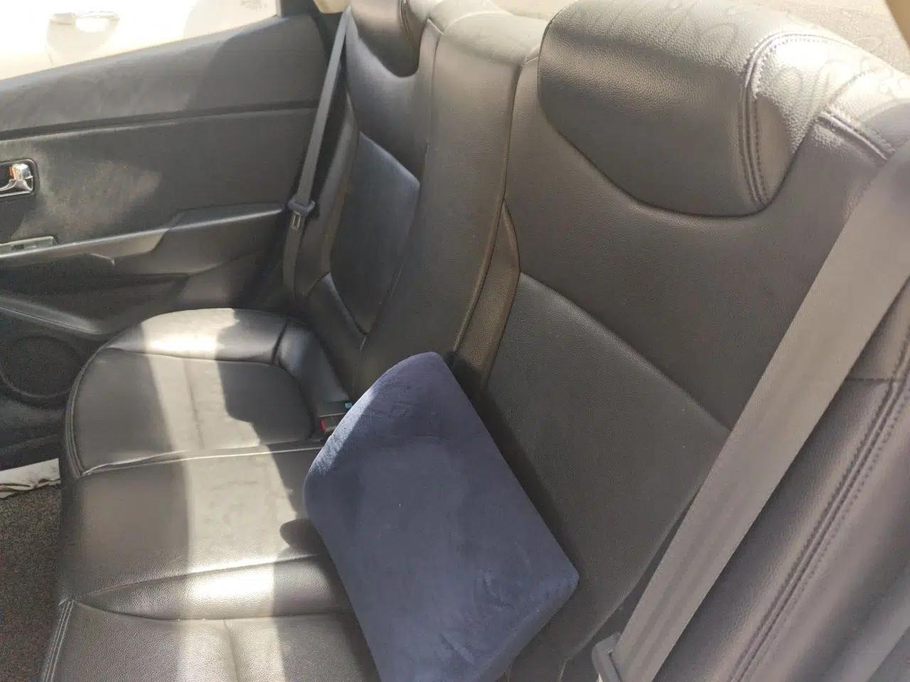 Kia K2 2012 Sedan 1.4L MT GLS Commemorative Edition — миниатюра 18