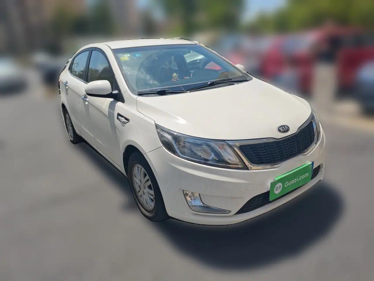 Kia K2 2012 Sedan 1.4L MT GLS Commemorative Edition — миниатюра 3