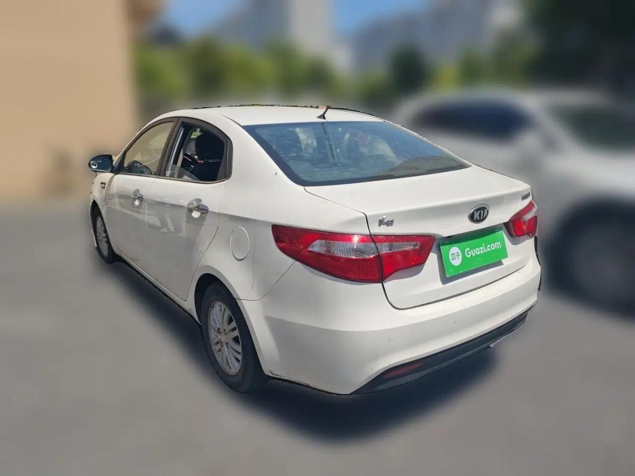 Kia K2 2012 Sedan 1.4L MT GLS Commemorative Edition — миниатюра 4