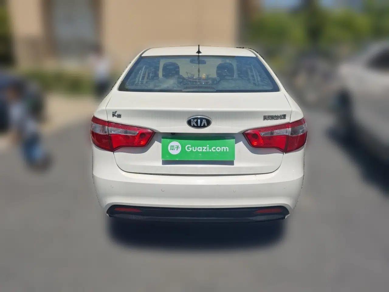 Kia K2 2012 Sedan 1.4L MT GLS Commemorative Edition — миниатюра 5