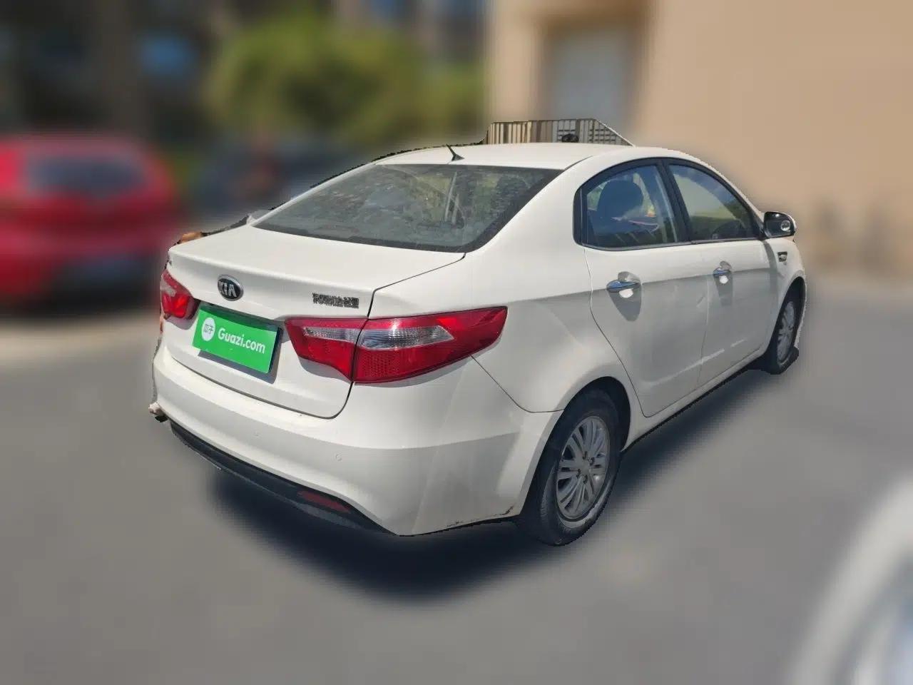 Kia K2 2012 Sedan 1.4L MT GLS Commemorative Edition — миниатюра 6