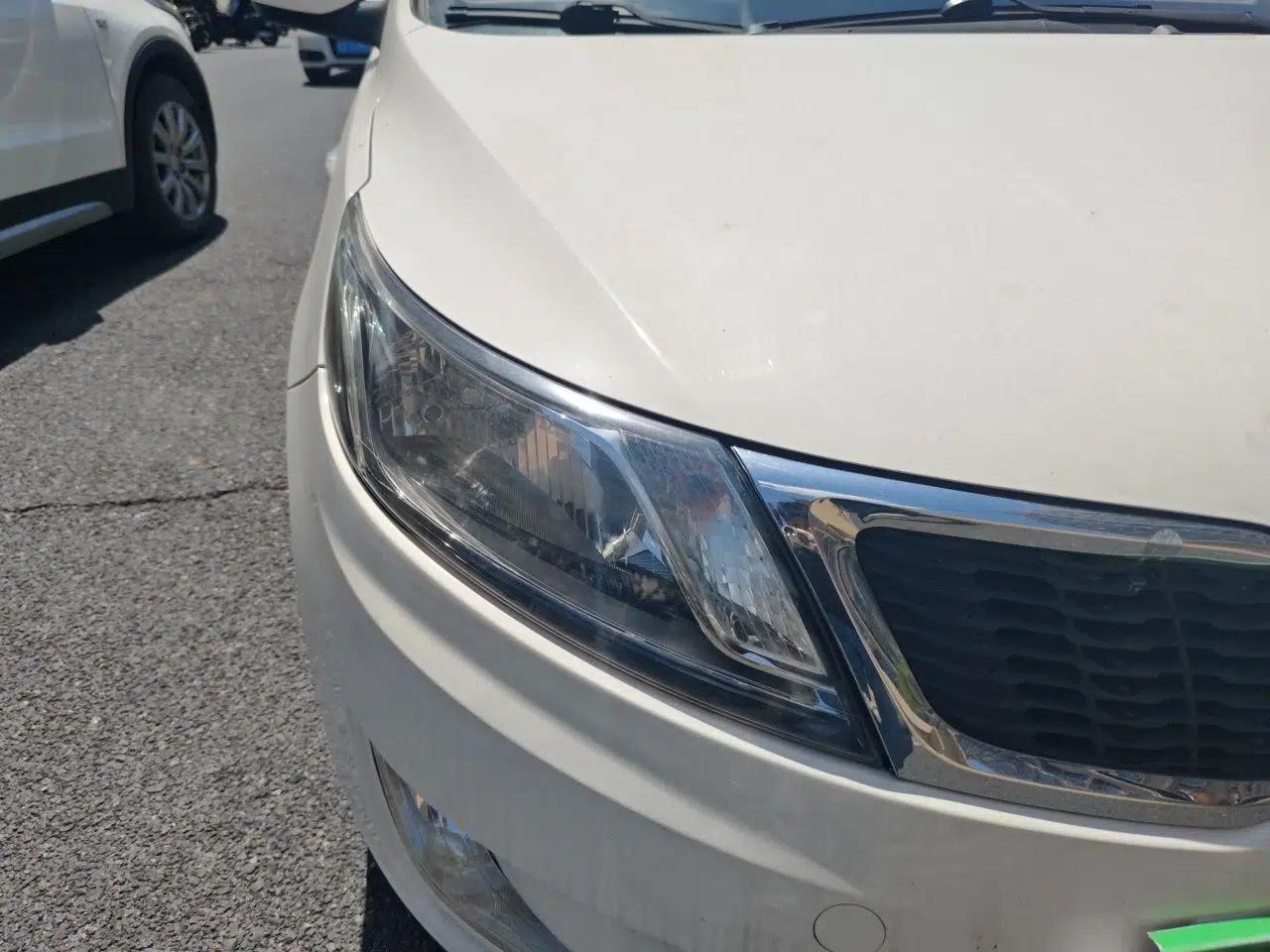 Kia K2 2012 Sedan 1.4L MT GLS Commemorative Edition — миниатюра 7