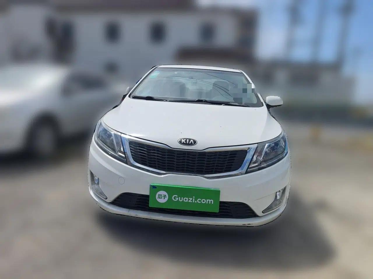 Kia K2 2012 Sedan 1.4L Automatic GLS Commemorative Edition — миниатюра 2