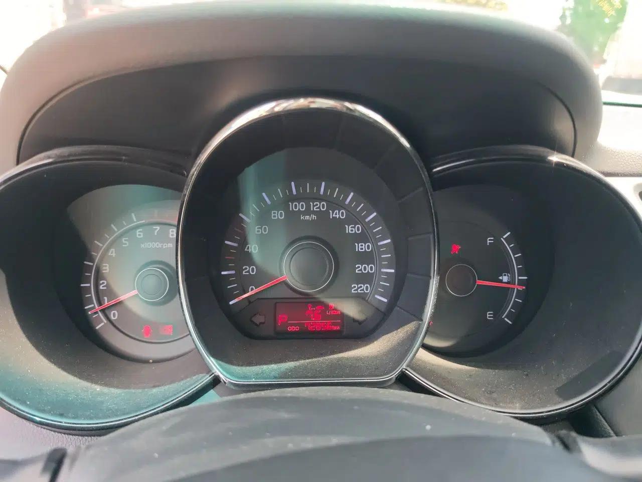 Kia K2 2012 Sedan 1.4L Automatic GLS Commemorative Edition — миниатюра 12