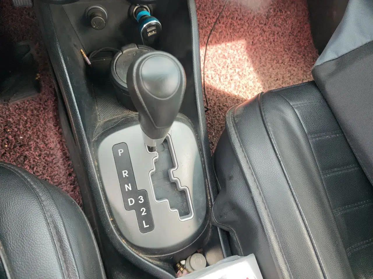 Kia K2 2012 Sedan 1.4L Automatic GLS Commemorative Edition — миниатюра 15