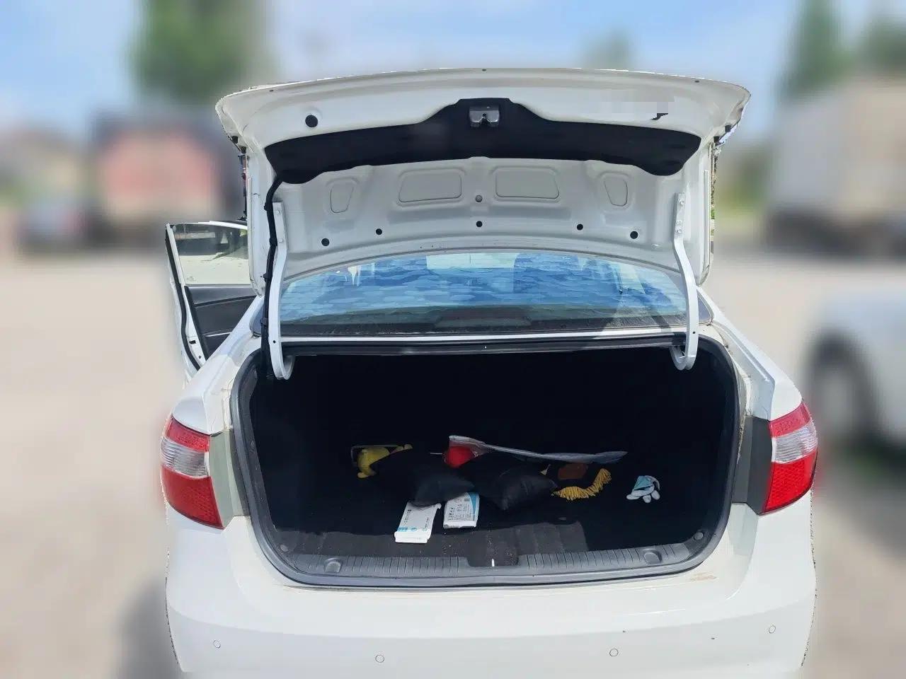 Kia K2 2012 Sedan 1.4L Automatic GLS Commemorative Edition — миниатюра 20