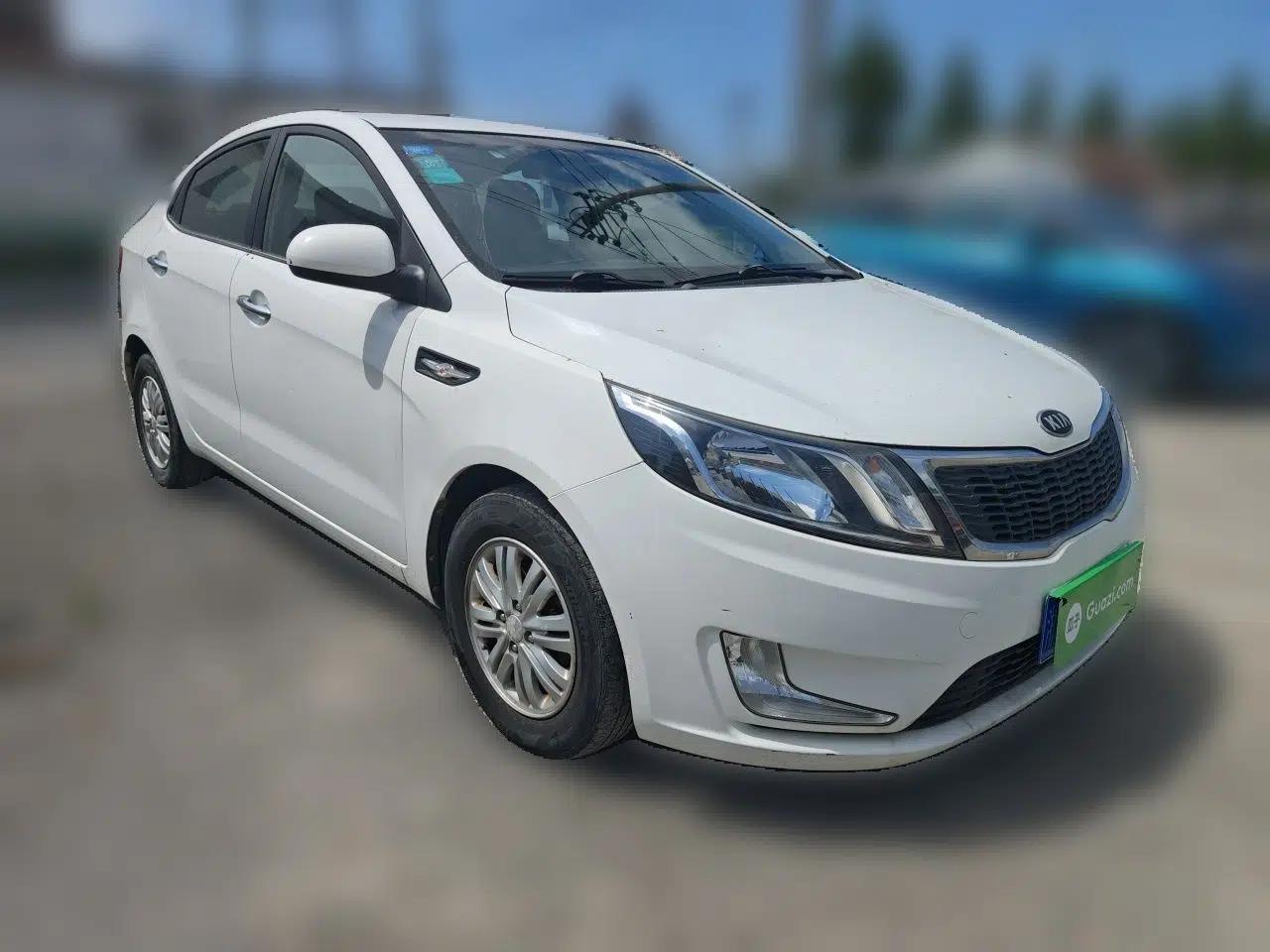Kia K2 2012 Sedan 1.4L Automatic GLS Commemorative Edition — миниатюра 3