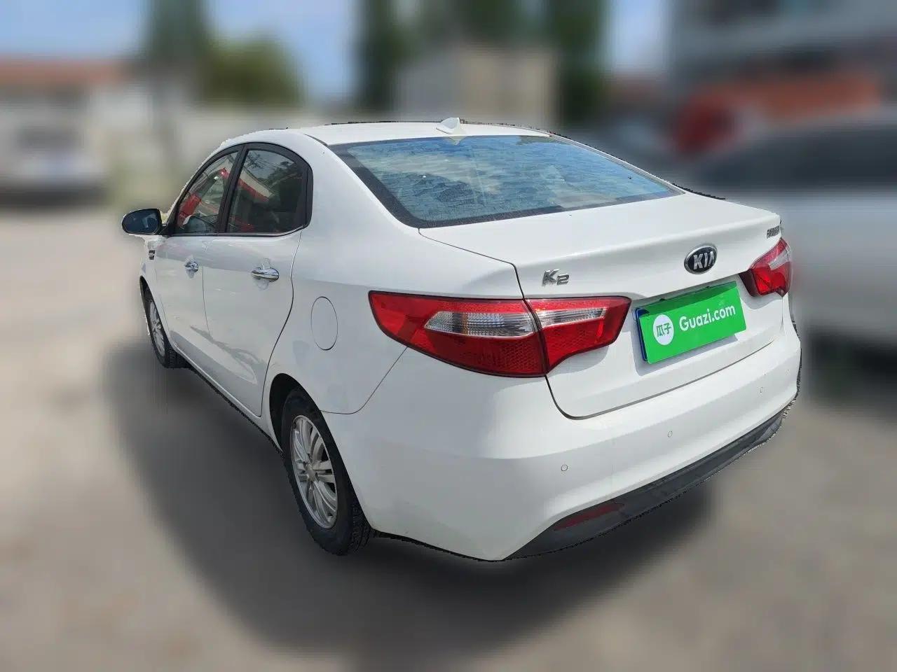 Kia K2 2012 Sedan 1.4L Automatic GLS Commemorative Edition — миниатюра 4
