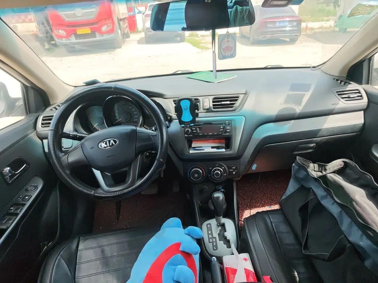Kia K2 2012 Sedan 1.4L Automatic GLS Commemorative Edition — миниатюра 10