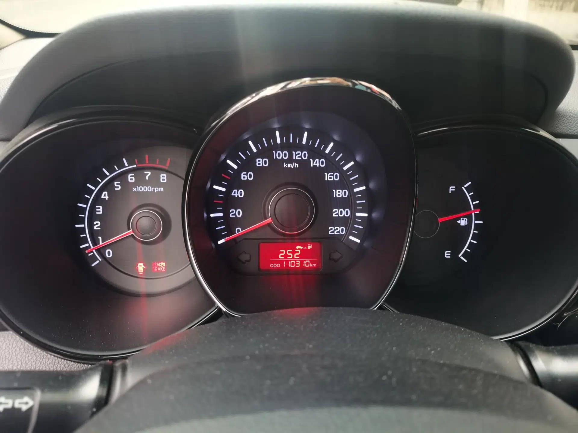 Kia K2 2012 Sedan 1.4L MT GLS Commemorative Edition — миниатюра 12