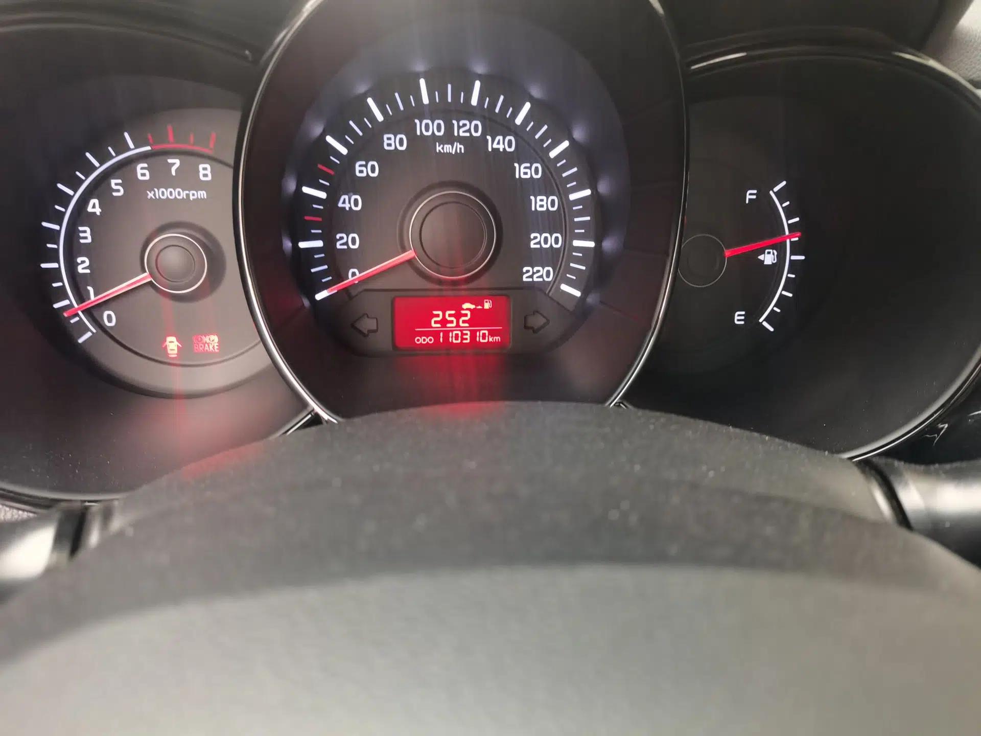 Kia K2 2012 Sedan 1.4L MT GLS Commemorative Edition — миниатюра 13