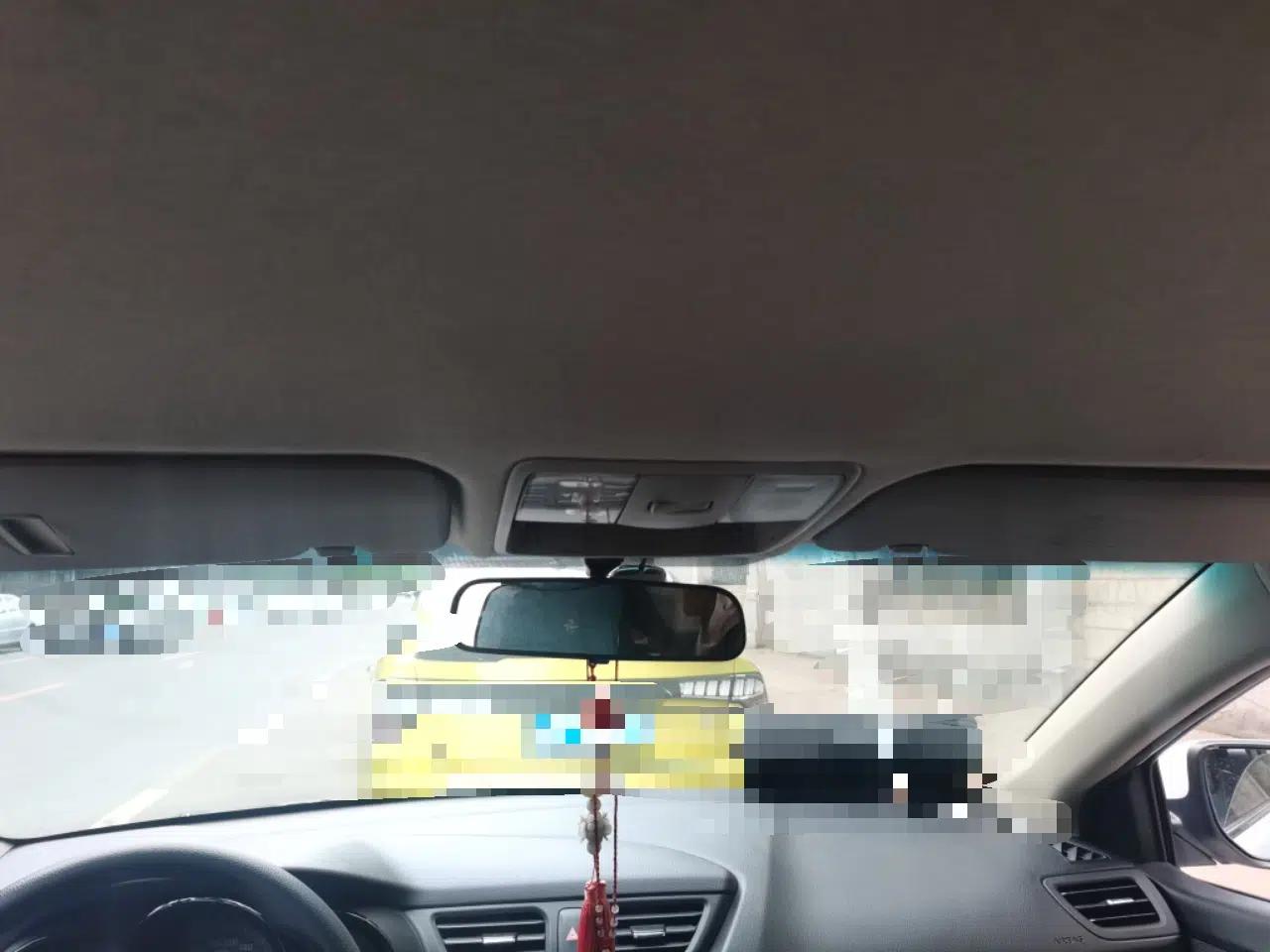 Kia K2 2012 Sedan 1.4L MT GLS Commemorative Edition — миниатюра 19