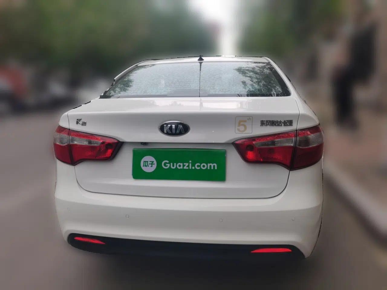 Kia K2 2012 Sedan 1.4L MT GLS Commemorative Edition — миниатюра 5