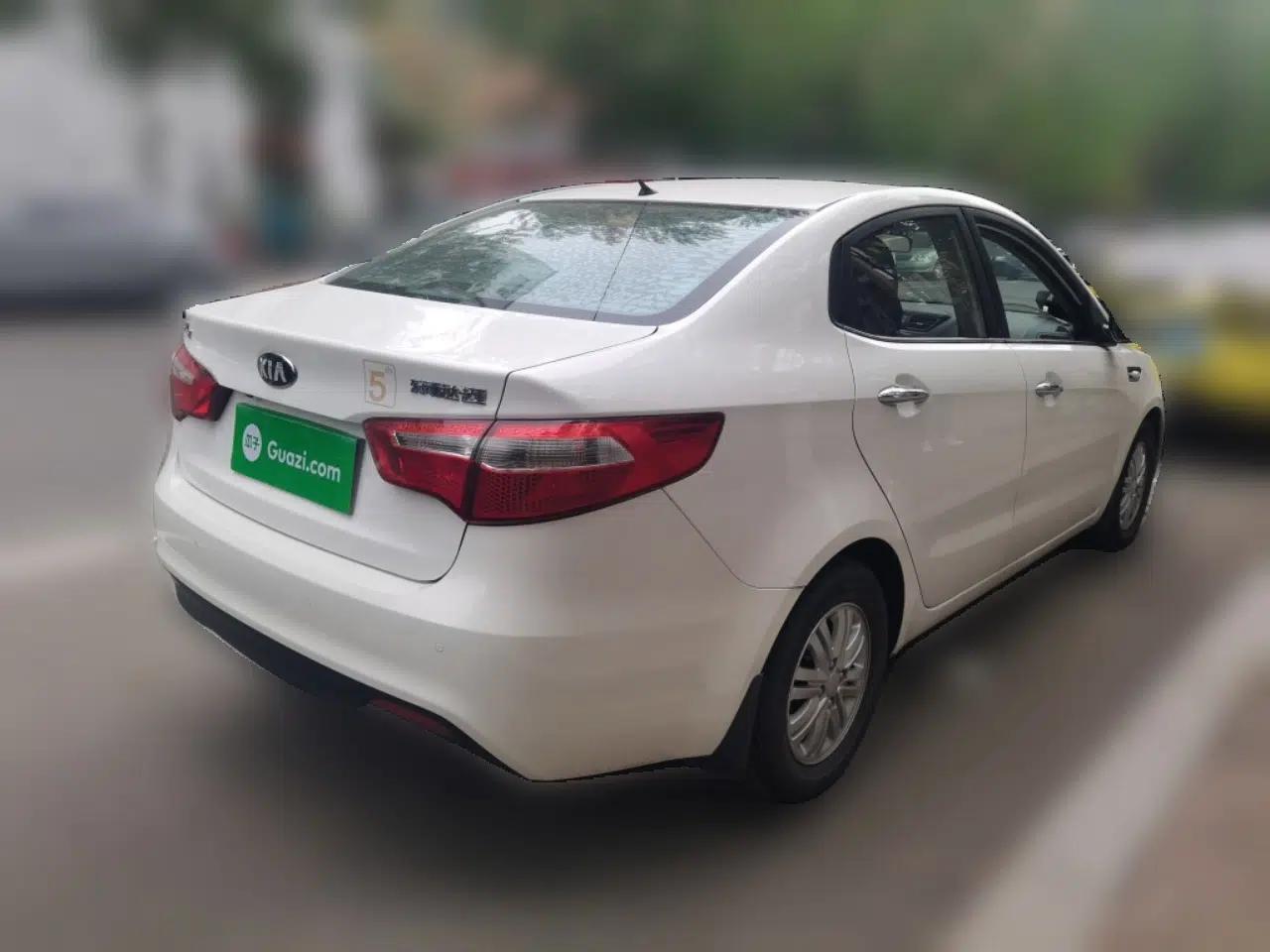Kia K2 2012 Sedan 1.4L MT GLS Commemorative Edition — миниатюра 6