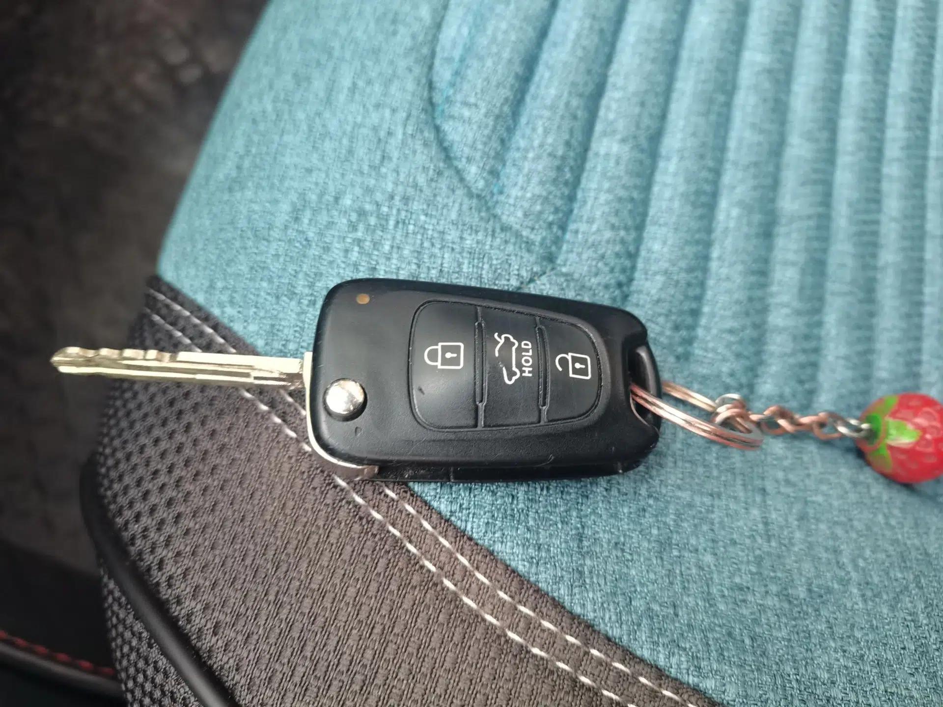 Kia K2 2012 Sedan 1.4L MT GLS Commemorative Edition — миниатюра 9