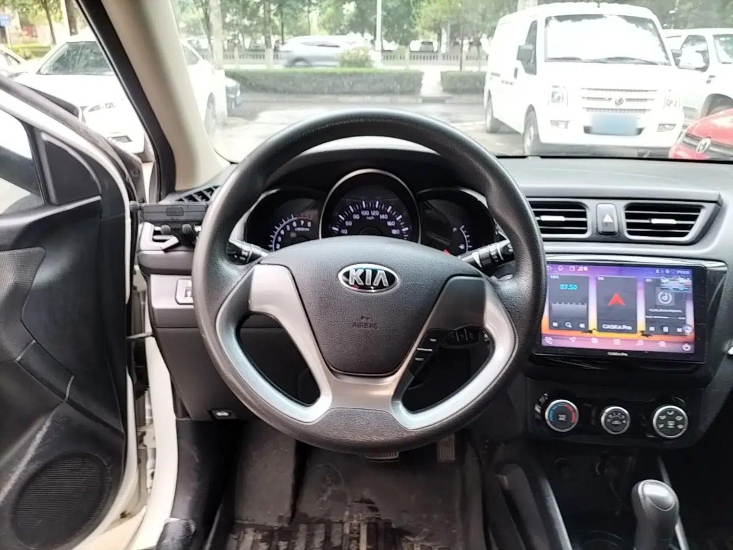 Kia K2 2015 Sedan 1.4L Automatic GLS — миниатюра 14