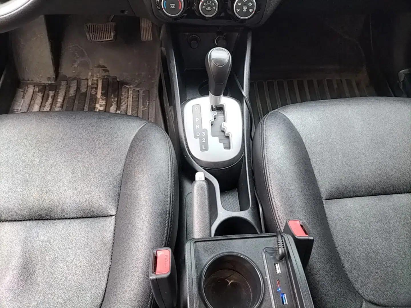 Kia K2 2015 Sedan 1.4L Automatic GLS — миниатюра 17
