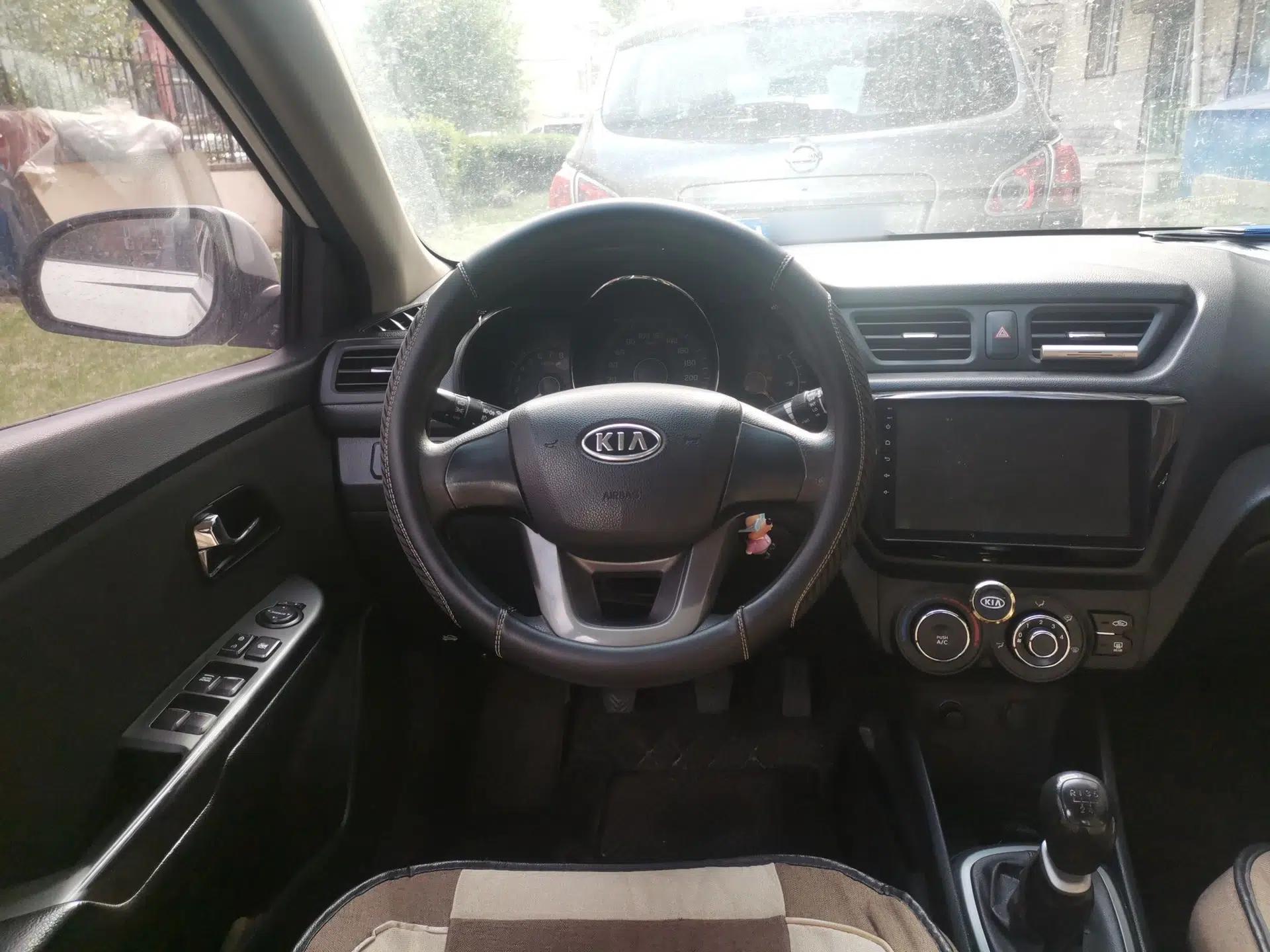Kia K2 2012 Sedan 1.4L MT GLS Commemorative Edition — миниатюра 11