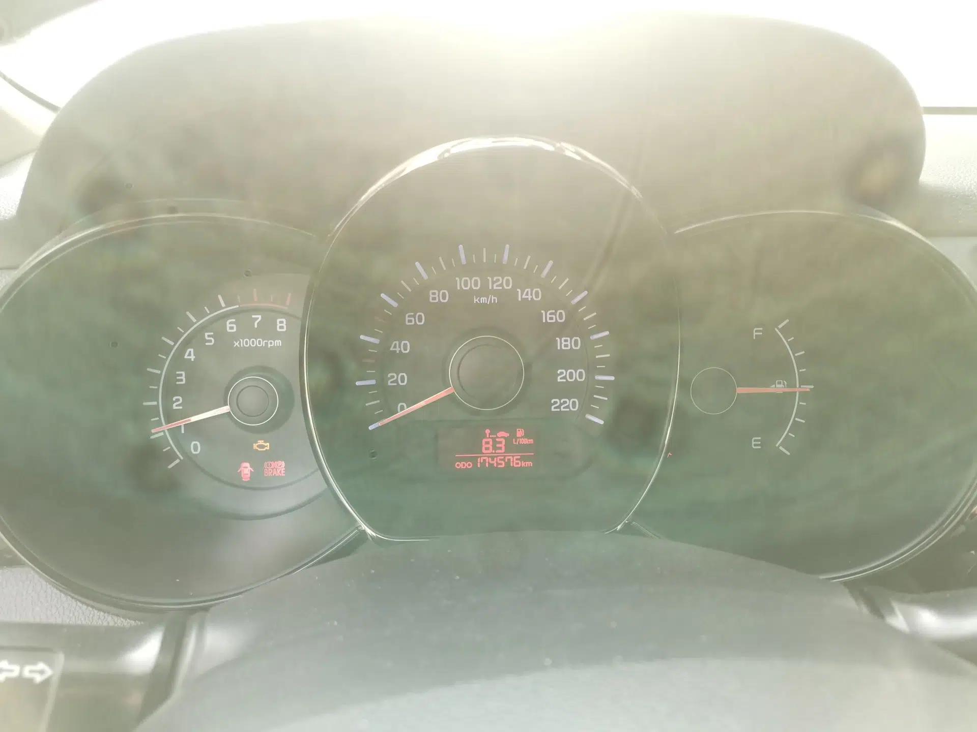Kia K2 2012 Sedan 1.4L MT GLS Commemorative Edition — миниатюра 12