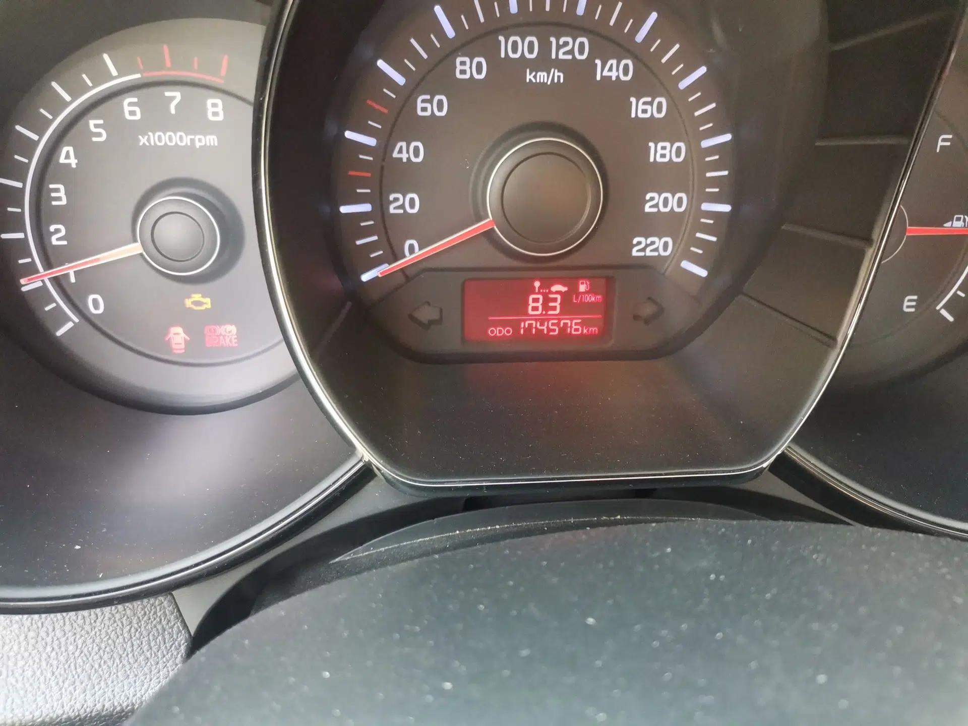 Kia K2 2012 Sedan 1.4L MT GLS Commemorative Edition — миниатюра 13