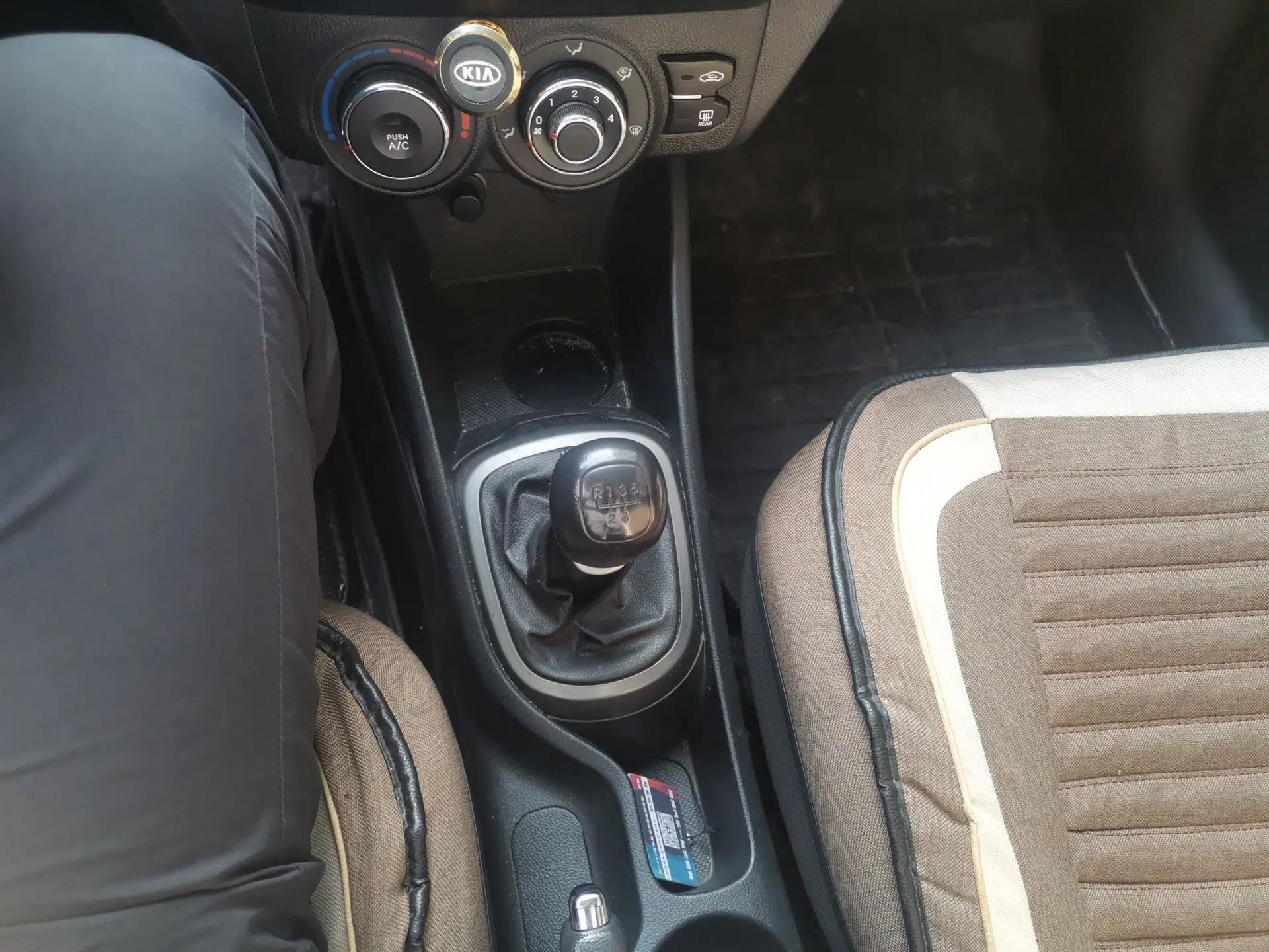 Kia K2 2012 Sedan 1.4L MT GLS Commemorative Edition — миниатюра 15