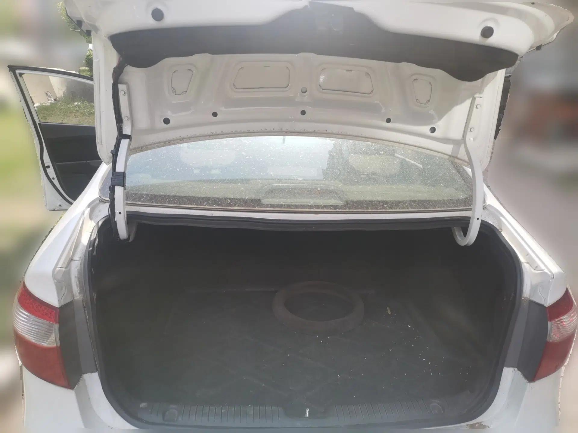 Kia K2 2012 Sedan 1.4L MT GLS Commemorative Edition — миниатюра 20