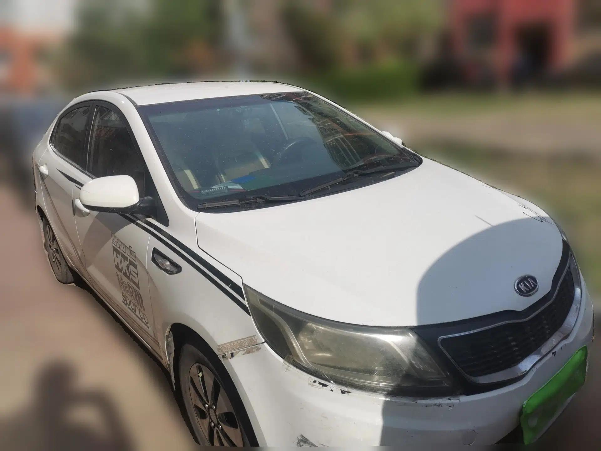 Kia K2 2012 Sedan 1.4L MT GLS Commemorative Edition — миниатюра 3