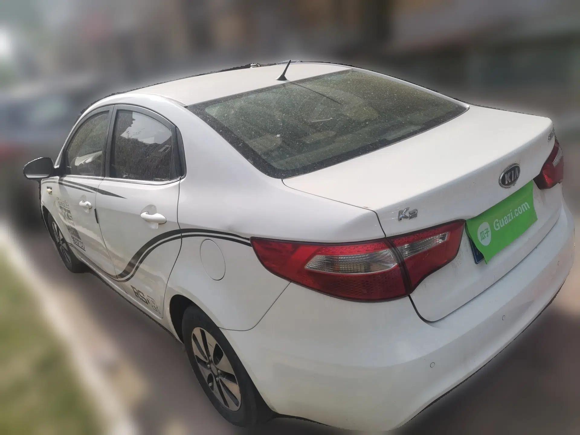 Kia K2 2012 Sedan 1.4L MT GLS Commemorative Edition — миниатюра 4