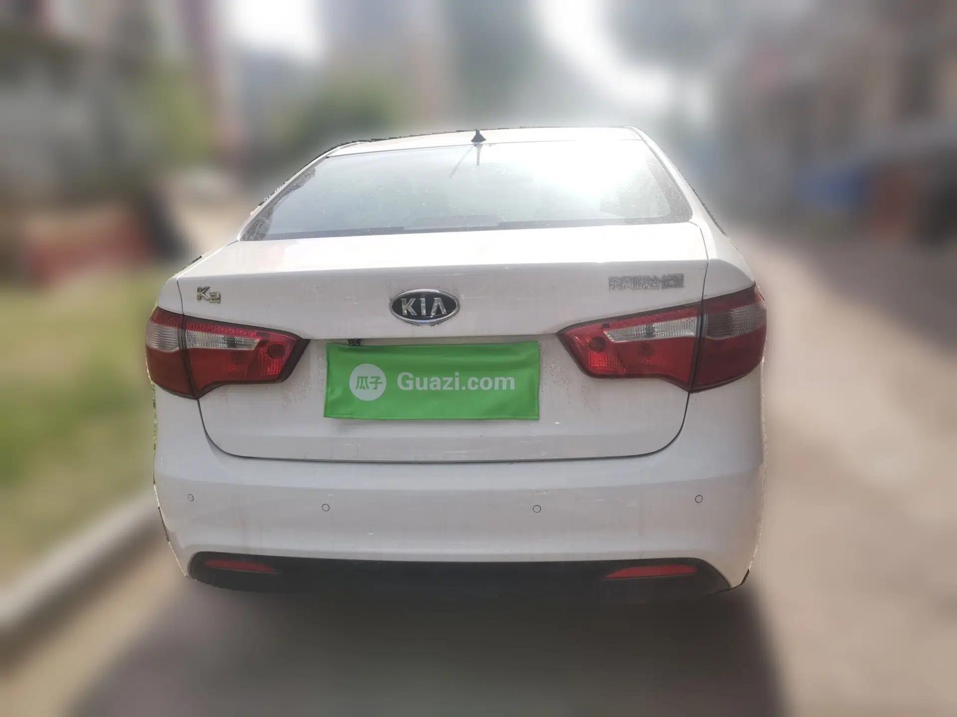Kia K2 2012 Sedan 1.4L MT GLS Commemorative Edition — миниатюра 5