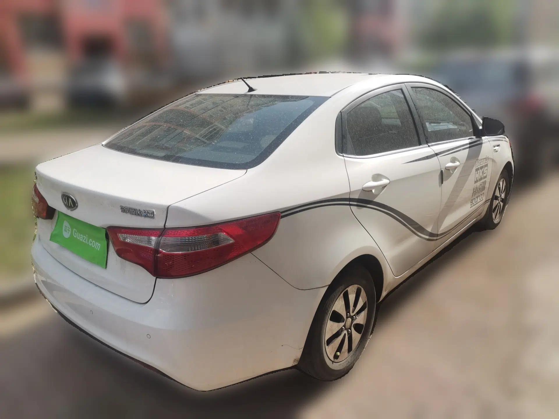 Kia K2 2012 Sedan 1.4L MT GLS Commemorative Edition — миниатюра 6
