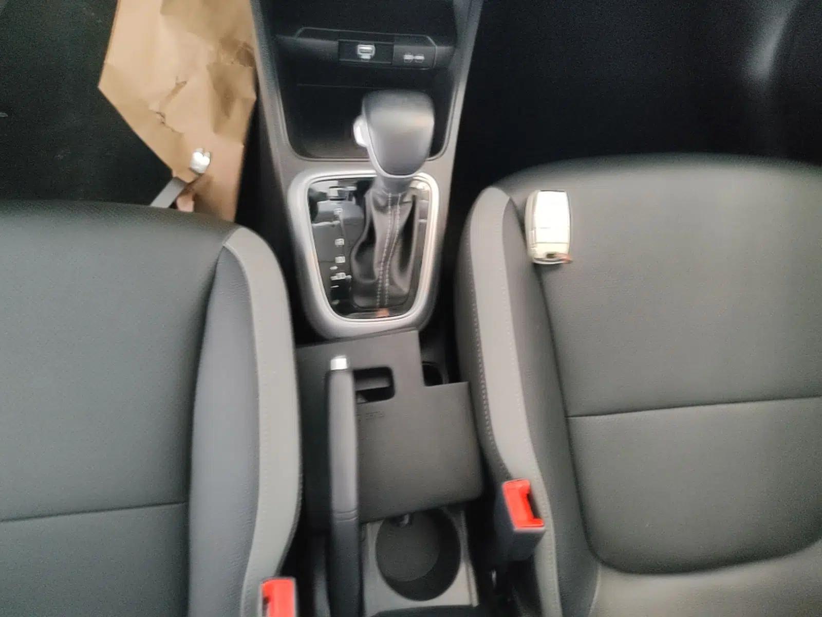 Kia kx1 Stonic 2021 1.4L CVT Fun & Sunroof Model — миниатюра 17