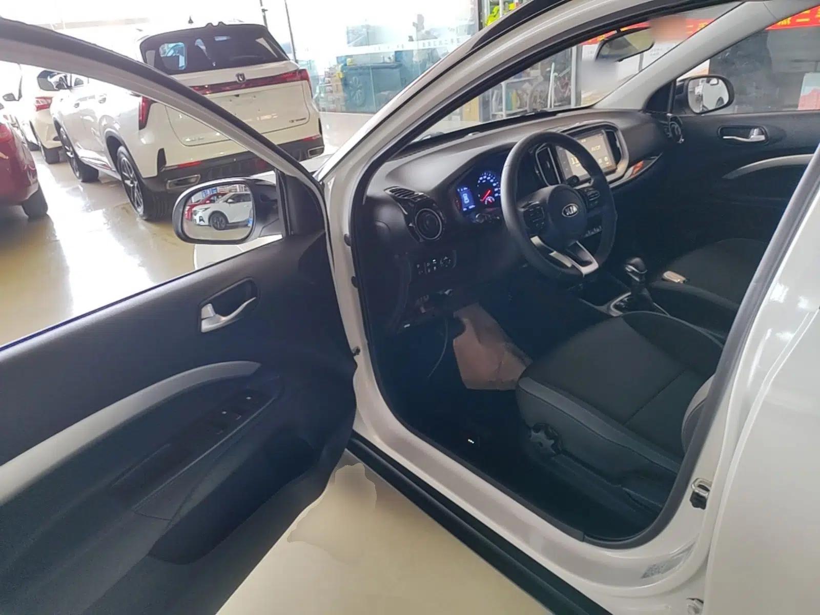 Kia kx1 Stonic 2021 1.4L CVT Fun & Sunroof Model — миниатюра 19