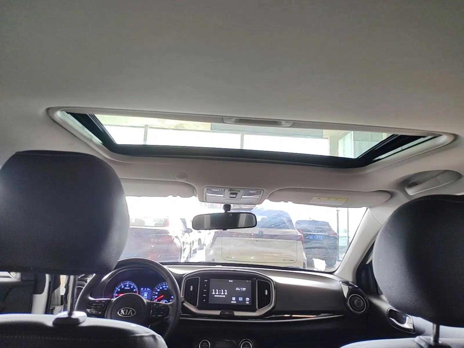 Kia kx1 Stonic 2021 1.4L CVT Fun & Sunroof Model — миниатюра 21
