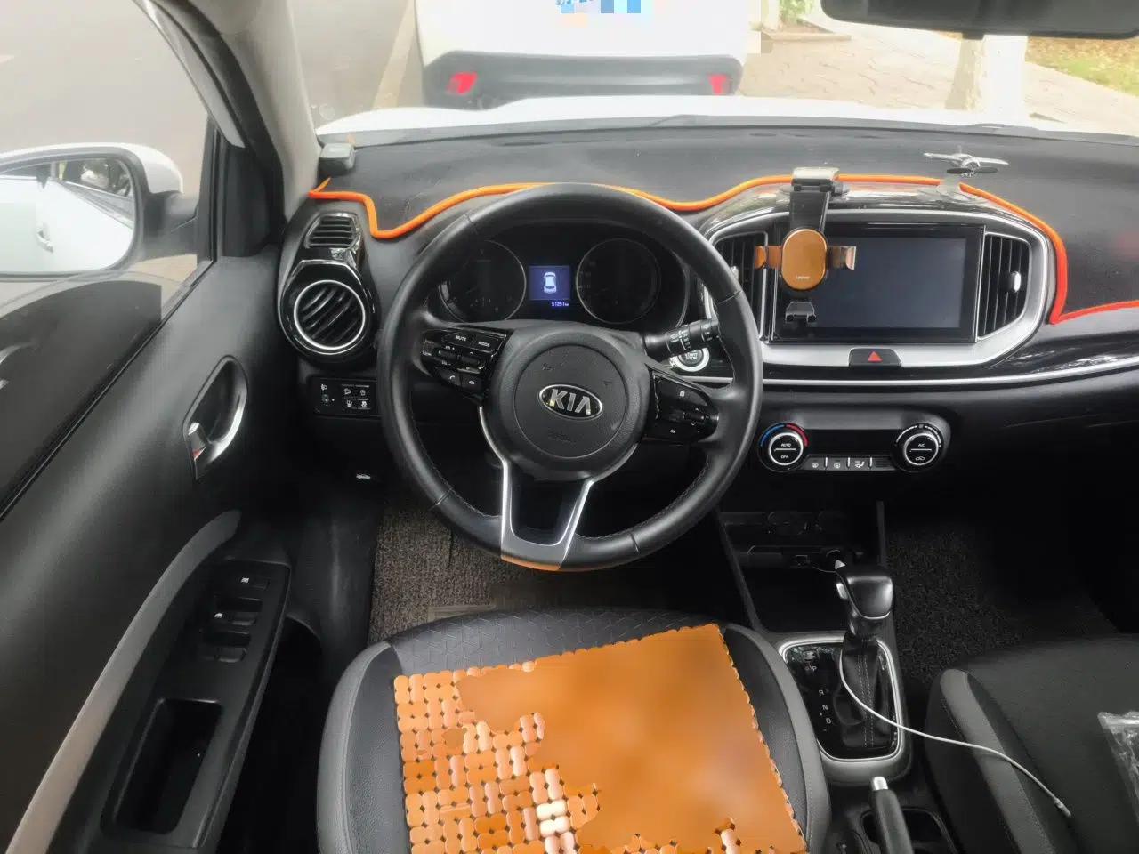 Kia kx1 Stonic 2019 1.4L Automatic Fun Edition China VI — миниатюра 11