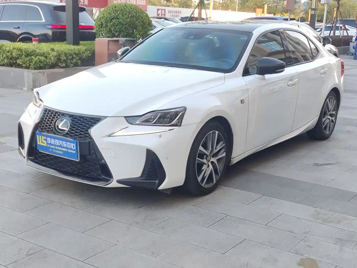 Lexus IS 2017 300 F SPORT Edition — миниатюра 1
