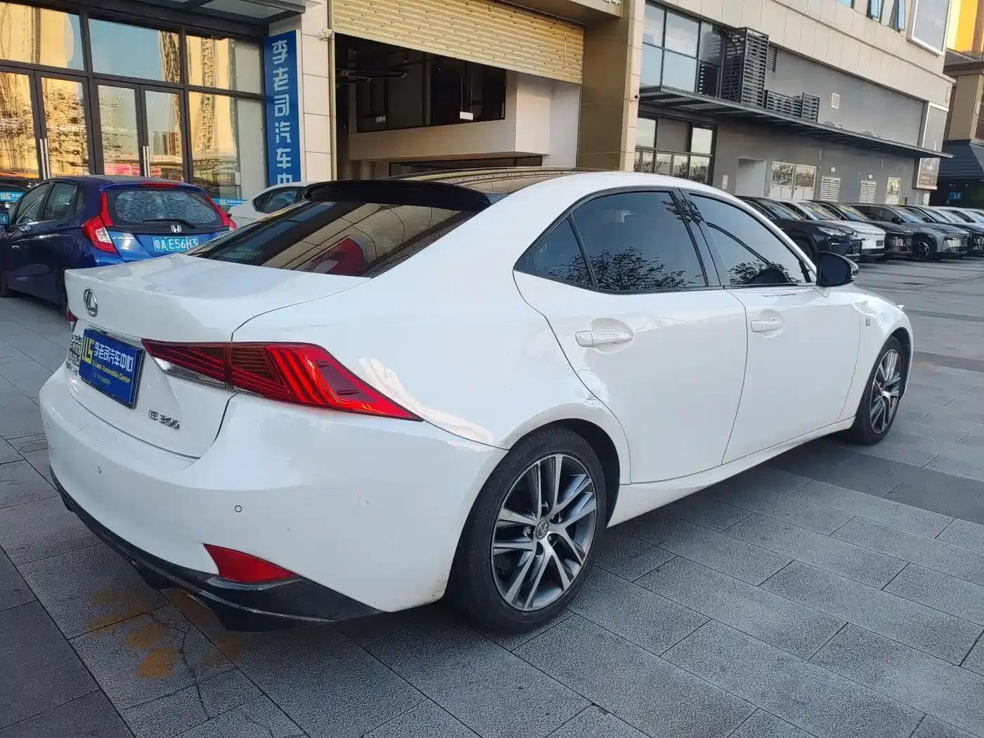 Lexus IS 2017 300 F SPORT Edition — миниатюра 2