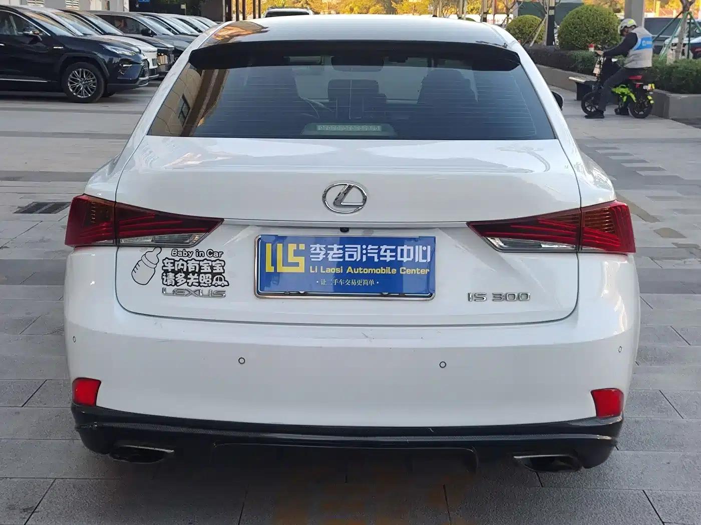 Lexus IS 2017 300 F SPORT Edition — миниатюра 4