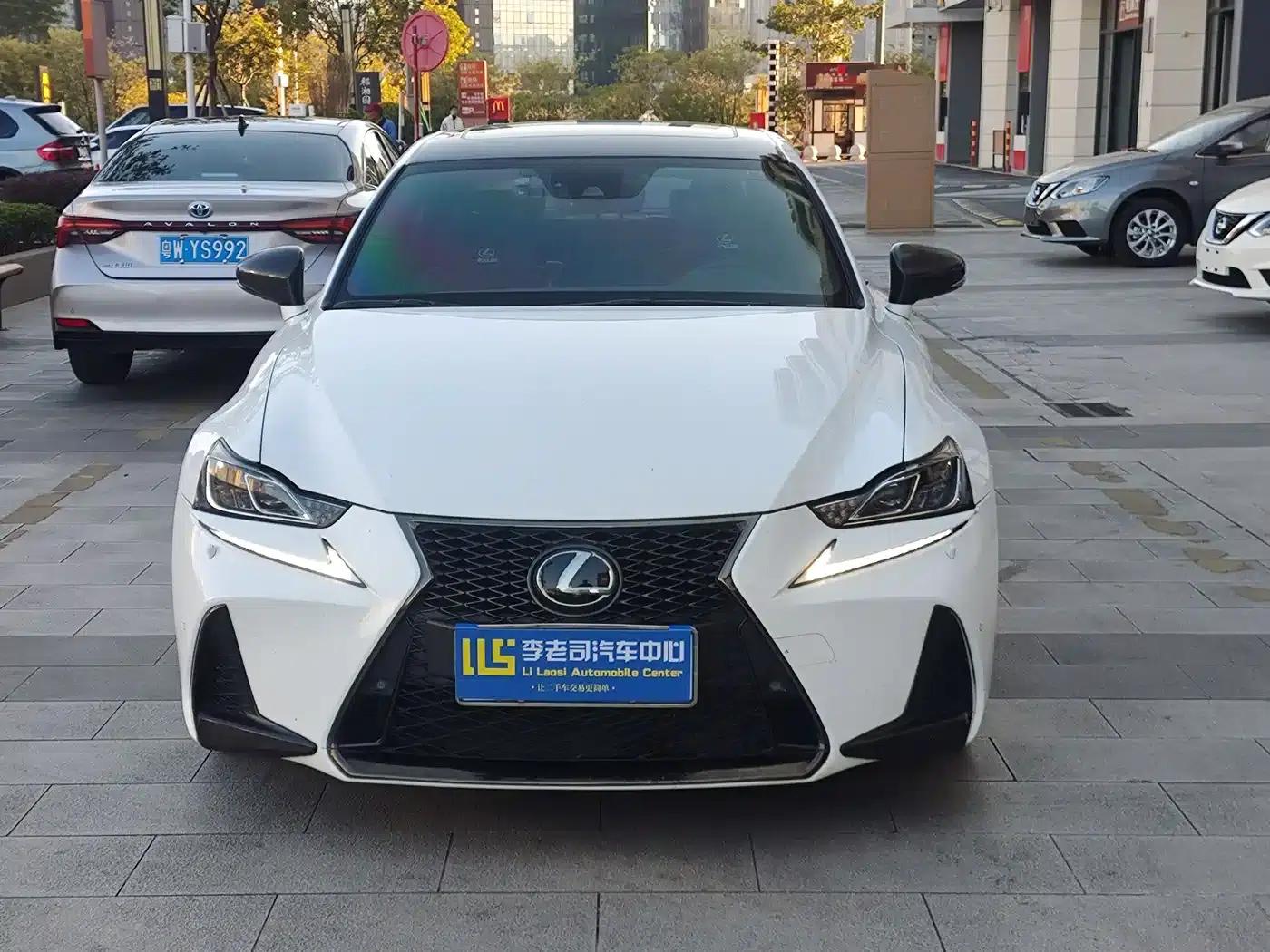 Lexus IS 2017 300 F SPORT Edition — миниатюра 5