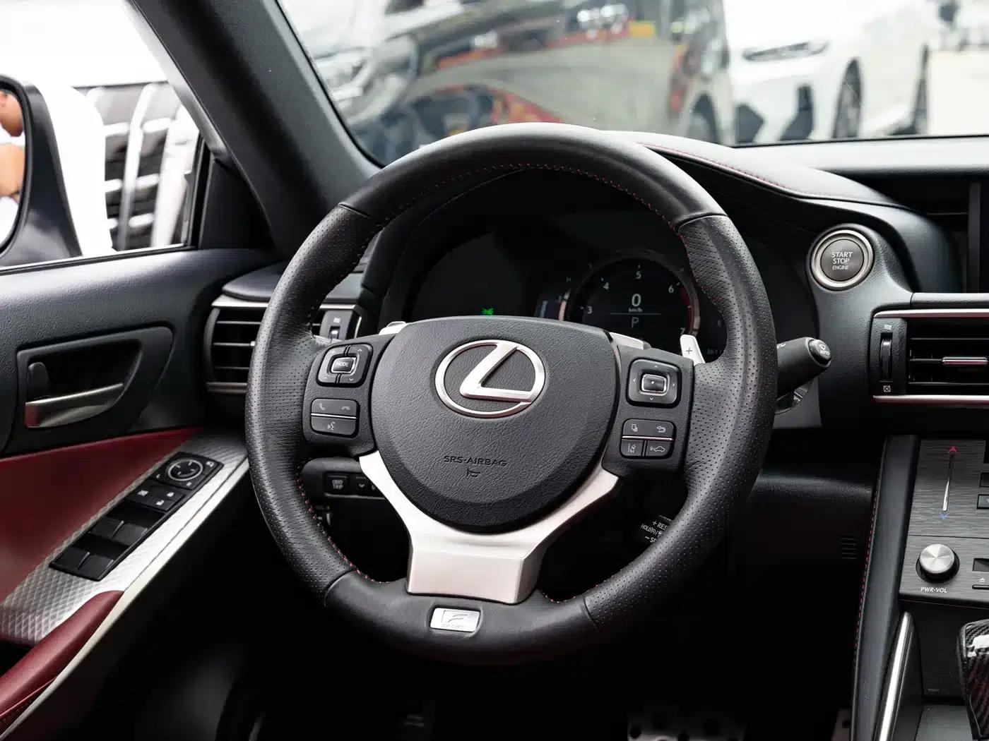 Lexus IS 2017 300 F SPORT Edition — миниатюра 14