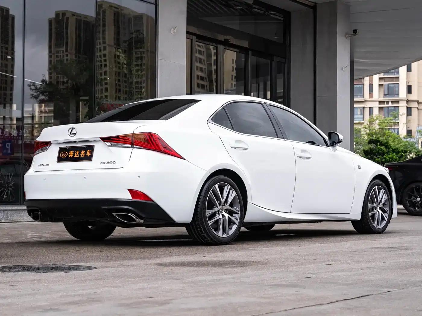 Lexus IS 2017 300 F SPORT Edition — миниатюра 3