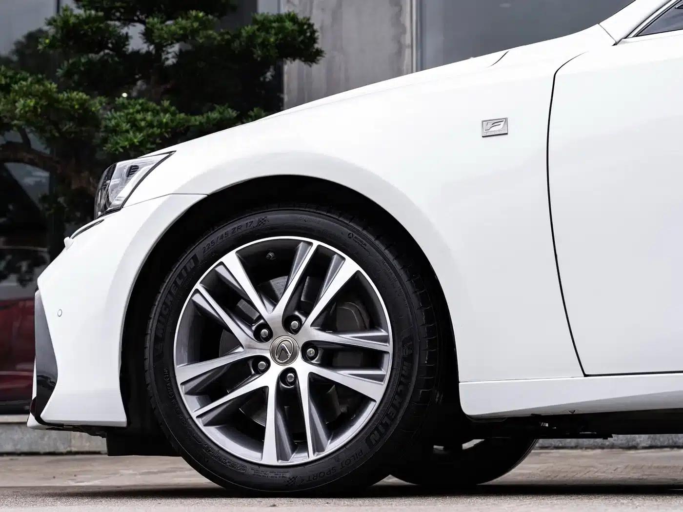 Lexus IS 2017 300 F SPORT Edition — миниатюра 8
