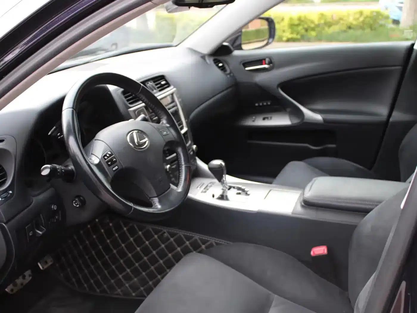 Lexus IS 2009 300 Luxury Edition — миниатюра 8