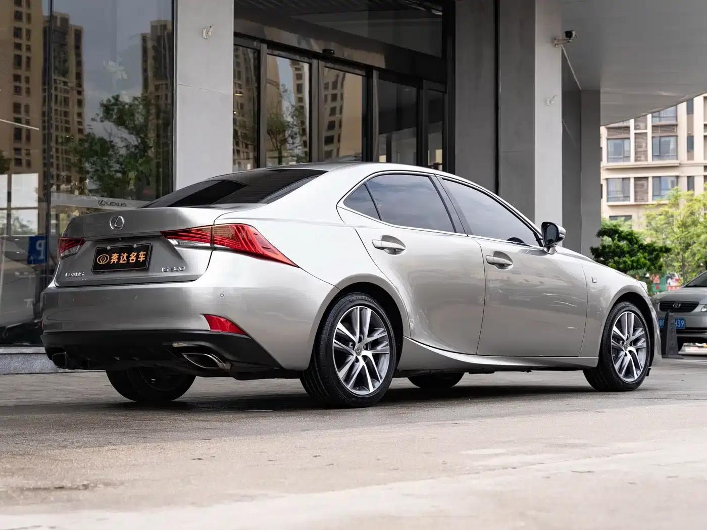 Lexus IS 2017 300 F SPORT Edition — миниатюра 3