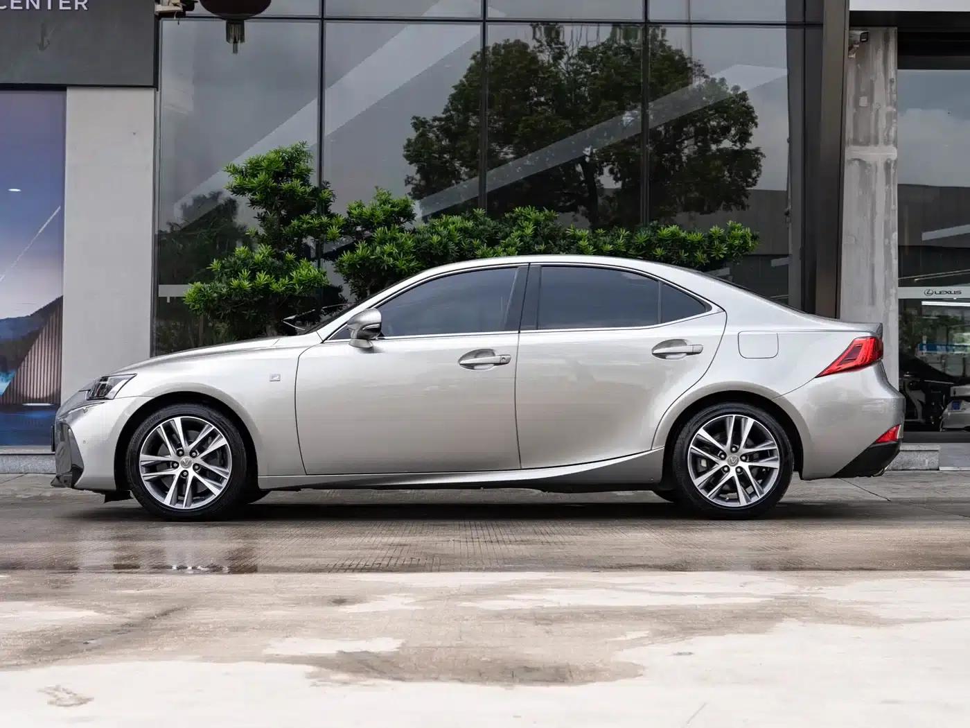 Lexus IS 2017 300 F SPORT Edition — миниатюра 4
